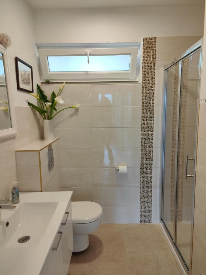 Kika Apartment Ровин Екстериор снимка